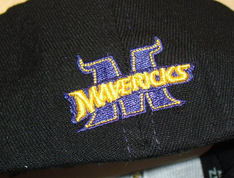 Minnesota State Mavericks Mens Zephyr Stretch Fit hat cap sz. Medium/Large New