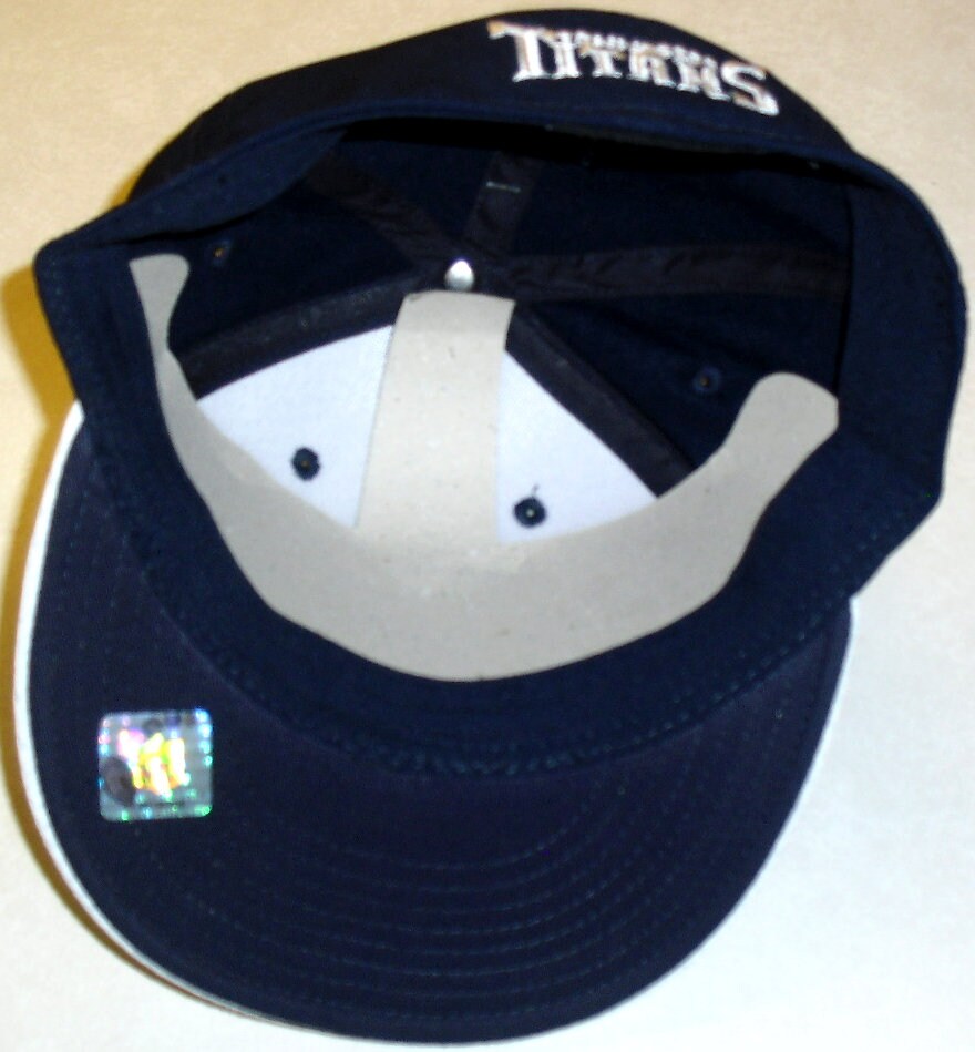 Tennessee Titans Mens Reebok Fitted hat Fits Head sizes of 6 7/8-7 1/4 New Nfl