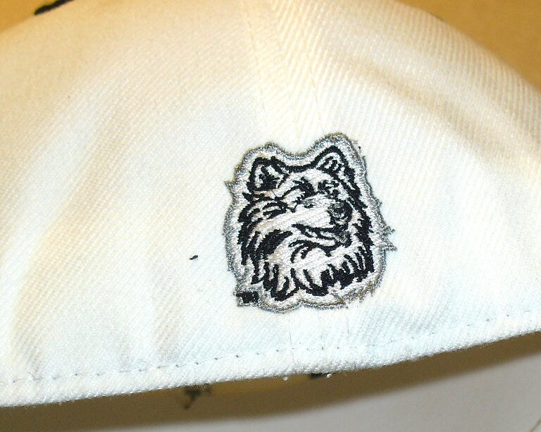 UConn Huskies University Zephyr Mens White Fitted hat sz 7 1/4 New Ncaa