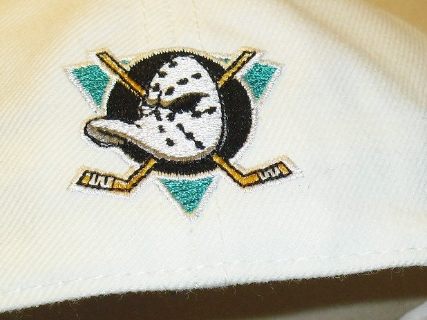 Anaheim Mighty Ducks Vintage 90s American Needle Fitted hat sz. 7 1/2 New NHL Hockey