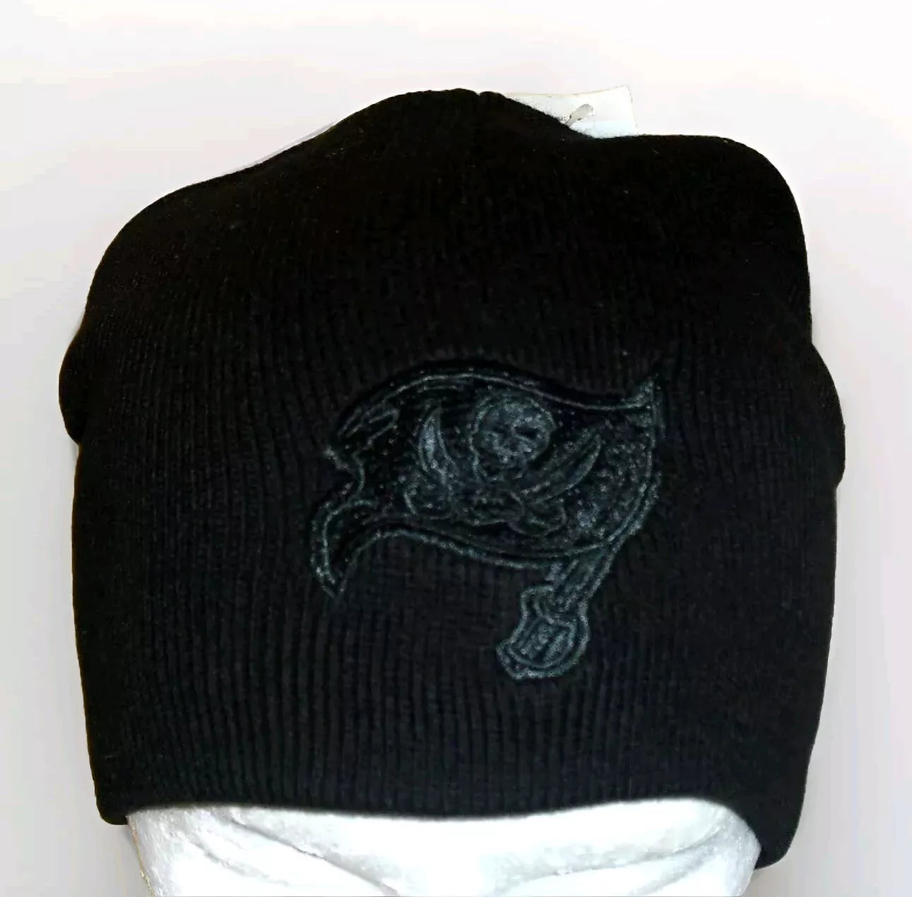 Tampa Bay Buccaneers Mens Adult All Black Color Beanie Winter Hat Cap New Nfl